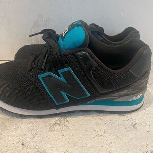 New balance size 4 youth aqua and black